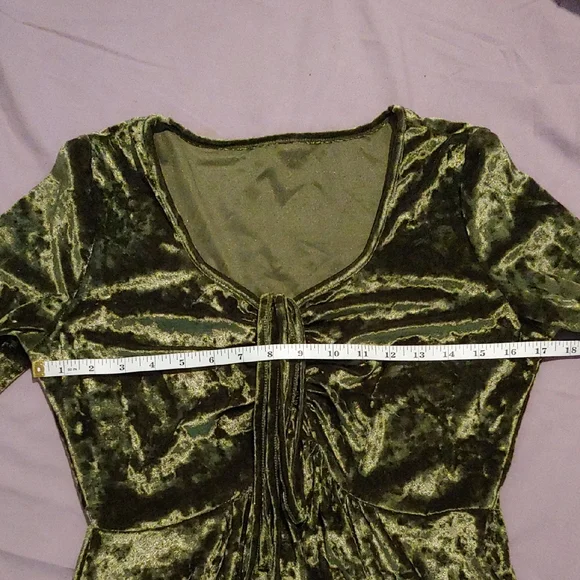 Green Velvet Long Sleeve Dress * Size M - Picture 5 of 11
